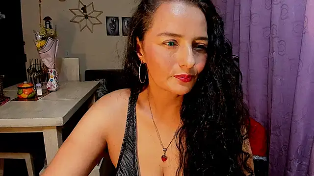 emma luxy online show from May 14, 2026, 5:26 am