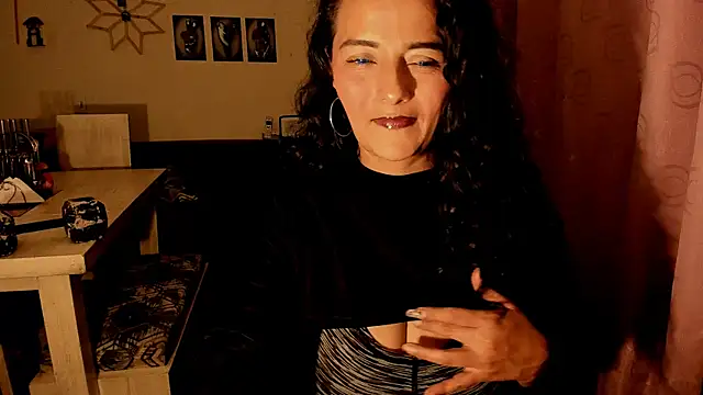 emma luxy online show from May 16, 2026, 5:17 am