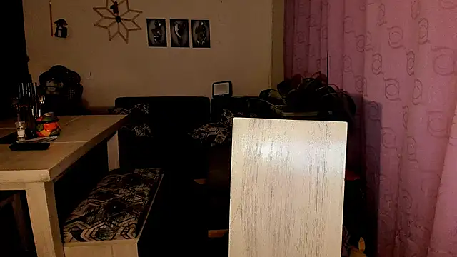 emma luxy online show from May 29, 2026, 5:57 am
