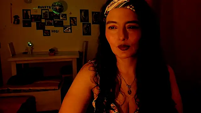 Snapshot of emma_luxy chatting on April 4, 2026, 3:57 am emma luxy online show from April 4, 2026, 3:57 am