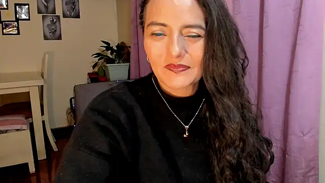 Snapshot of emma_luxy chatting on April 2, 2026, 5:03 am emma luxy online show from April 2, 2026, 5:03 am