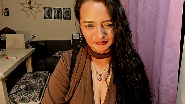emma luxy online show from May 26, 2026, 5:16 am