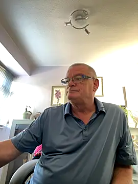 Snapshot of Garry831 chatting on September 29, 2025, 9:38 am Garry831 online show from September 29, 2025, 9:38 am