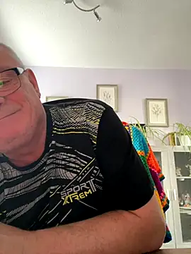 Snapshot of Garry831 chatting on October 13, 2025, 9:44 am Garry831 online show from October 13, 2025, 9:44 am