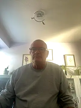 Snapshot of Garry831 chatting on September 22, 2025, 9:15 am Garry831 online show from September 22, 2025, 9:15 am