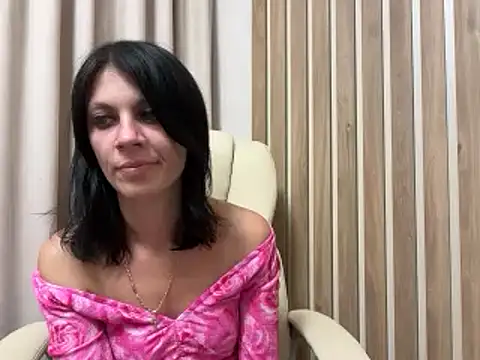 Snapshot of InjaAtHome chatting on September 16, 2025, 6:42 pm InjaAtHome online show from September 16, 2025, 6:42 pm