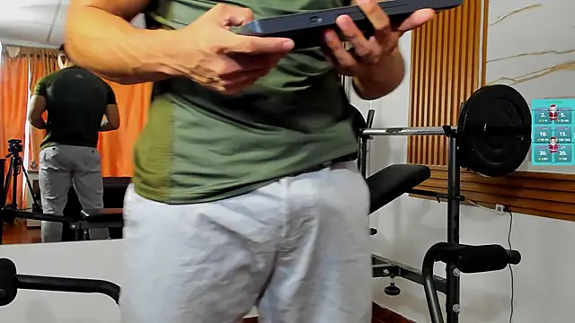 ChoreyTaiylor online show from December 17, 2025, 2:55 pm