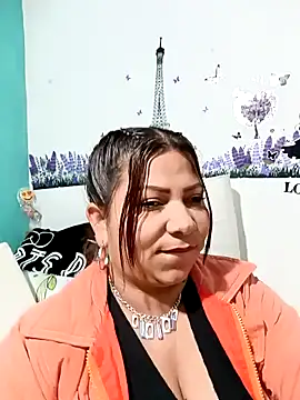 Snapshot of Alyona21 chatting on December 2, 2024, 12:04 am Alyona21 online show from December 2, 2024, 12:04 am