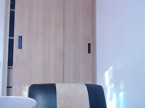 Snapshot of ChrisDamon chatting on November 3, 2025, 1:04 pm ChrisDamon online show from November 3, 2025, 1:04 pm