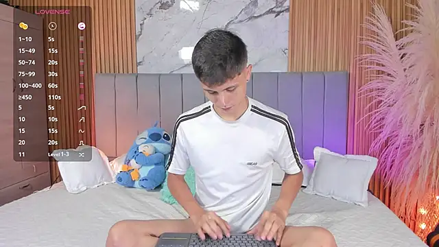 Snapshot of DustinLevine chatting on April 2, 2026, 12:23 pm DustinLevine online show from April 2, 2026, 12:23 pm