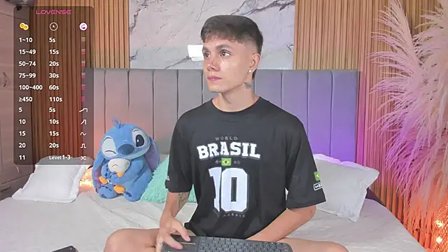 Snapshot of DustinLevine chatting on April 1, 2026, 12:28 pm DustinLevine online show from April 1, 2026, 12:28 pm