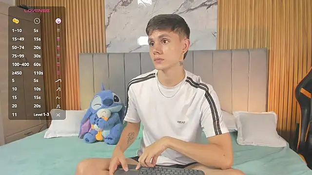 Snapshot of DustinLevine chatting on April 15, 2026, 11:38 pm DustinLevine online show from April 15, 2026, 11:38 pm