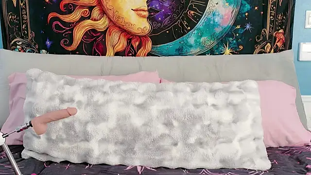 SaraBearXo online show from February 15, 2026, 2:05 pm