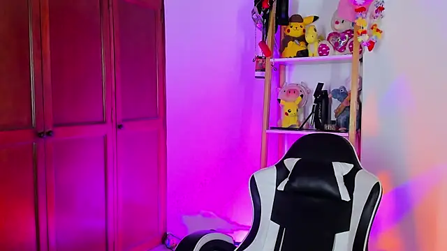 Snapshot of eymy-hadid chatting on October 20, 2025, 12:56 am eymy-hadid online show from October 20, 2025, 12:56 am