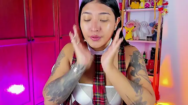 Snapshot of eymy-hadid chatting on November 27, 2025, 5:57 pm eymy-hadid online show from November 27, 2025, 5:57 pm