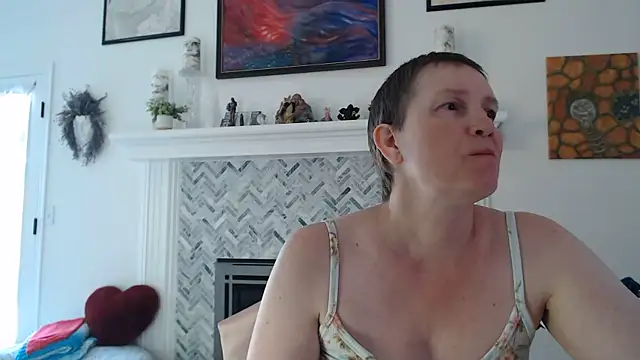 AuroraWillows online show from May 9, 2026, 4:32 pm