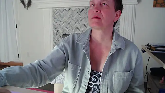 AuroraWillows online show from February 20, 2026, 4:42 am