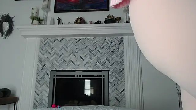 AuroraWillows online show from February 12, 2026, 7:30 am