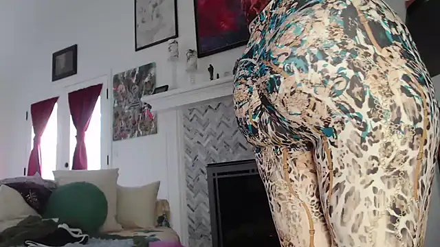 Snapshot of AuroraWillows chatting on March 18, 2025, 2:39 pm AuroraWillows online show from March 18, 2025, 2:39 pm