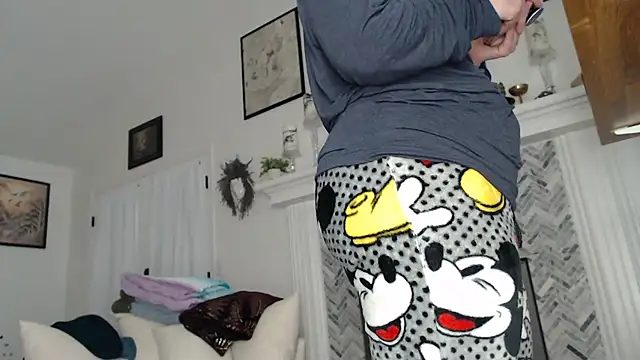 Snapshot of AuroraWillows chatting on November 11, 2025, 12:38 am AuroraWillows online show from November 11, 2025, 12:38 am