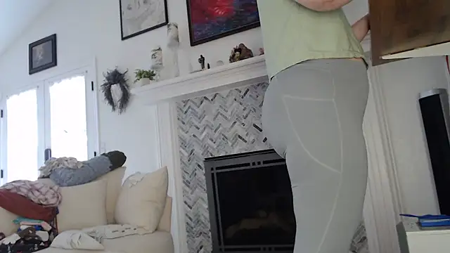 Snapshot of AuroraWillows chatting on October 2, 2025, 2:53 pm AuroraWillows online show from October 2, 2025, 2:53 pm