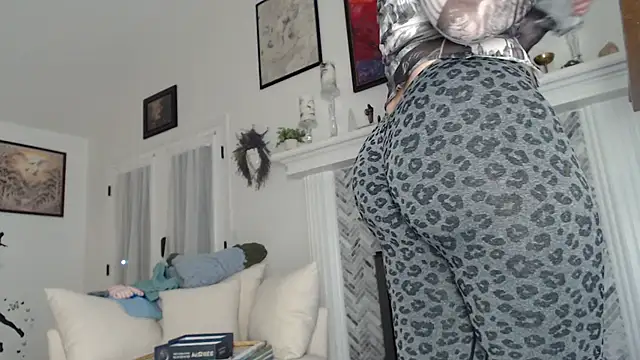 Snapshot of AuroraWillows chatting on October 20, 2025, 11:00 am AuroraWillows online show from October 20, 2025, 11:00 am