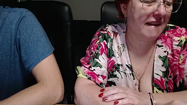 Snapshot of JoannaAndNeighbour chatting on October 28, 2025, 9:41 am JoannaAndNeighbour online show from October 28, 2025, 9:41 am