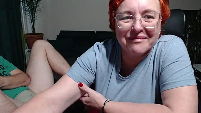 Snapshot of JoannaAndNeighbour chatting on October 30, 2025, 8:34 am JoannaAndNeighbour online show from October 30, 2025, 8:34 am