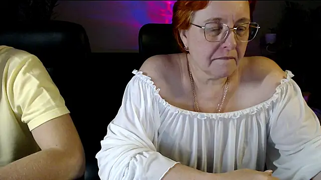 Snapshot of JoannaAndNeighbour chatting on November 29, 2025, 1:11 pm JoannaAndNeighbour online show from November 29, 2025, 1:11 pm