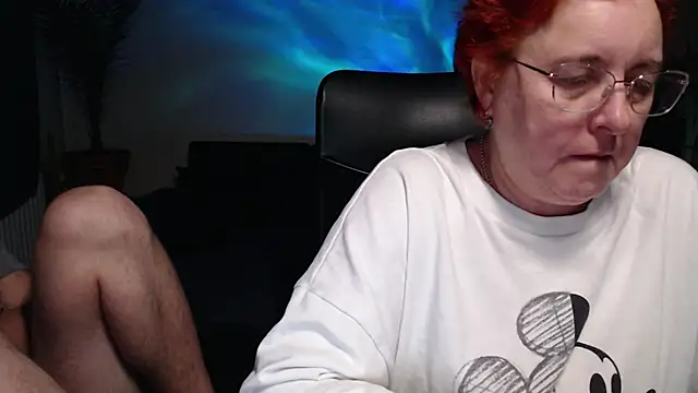 Snapshot of JoannaAndNeighbour chatting on October 22, 2025, 7:46 pm JoannaAndNeighbour online show from October 22, 2025, 7:46 pm