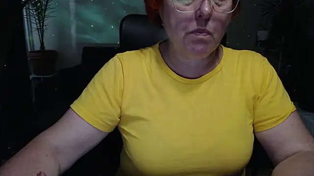 Snapshot of JoannaAndNeighbour chatting on September 11, 2025, 6:13 am JoannaAndNeighbour online show from September 11, 2025, 6:13 am