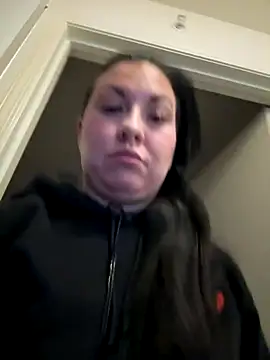 Snapshot of ImpressYouDaily chatting on December 16, 2025, 5:06 pm ImpressYouDaily online show from December 16, 2025, 5:06 pm