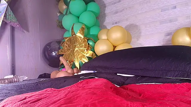 zzoe  online show from March 22, 2025, 6:00 am