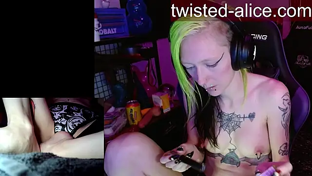 Snapshot of alicewonder09 chatting on April 10, 2026, 3:35 am alicewonder09 online show from April 10, 2026, 3:35 am