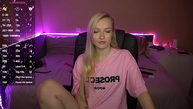 AmandaFiree online show from March 19, 2025, 7:29 am