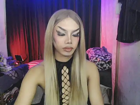 Snapshot of MirabelleNotch chatting on April 24, 2026, 12:18 pm MirabelleNotch online show from April 24, 2026, 12:18 pm