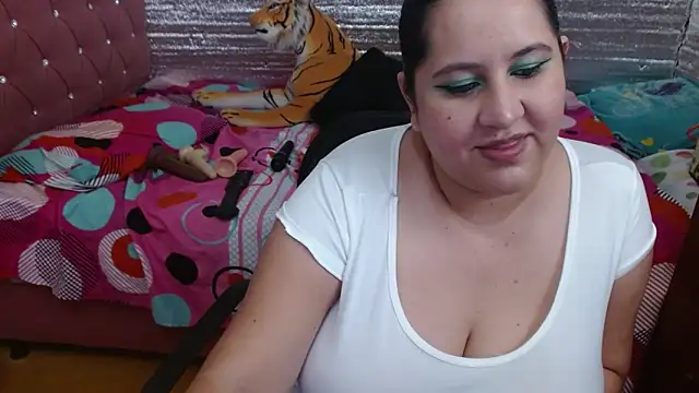 EMILY-NESSA online show from February 25, 2025, 3:20 pm