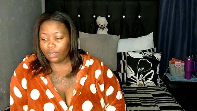 caramelbooty69 online show from April 7, 2026, 3:41 am