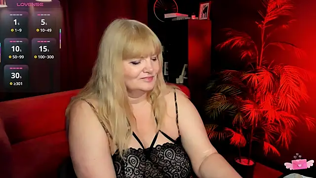 NicoleKind online show from May 15, 2026, 5:27 am