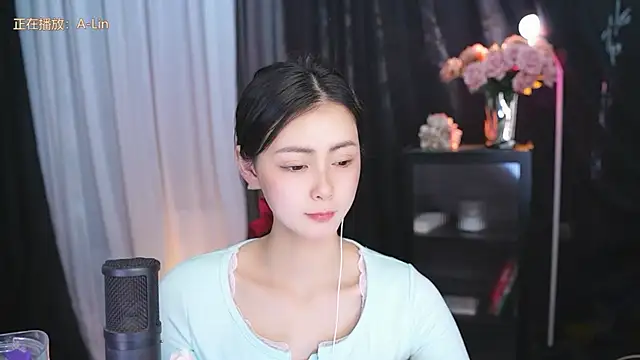 Snapshot of Ocean--Lili chatting on March 19, 2025, 2:02 pm Ocean--Lili online show from March 19, 2025, 2:02 pm