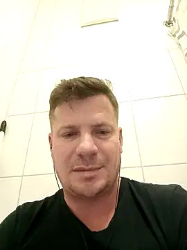 Snapshot of Ujlaki chatting on February 3, 2026, 11:43 pm Ujlaki online show from February 3, 2026, 11:43 pm