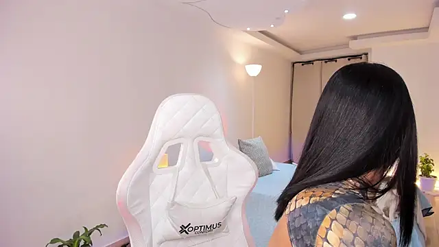 carleee winter online show from November 26, 2025, 1:27 am