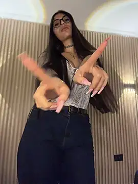 Snapshot of Sarasanders_4 chatting on February 22, 2026, 5:21 am Sarasanders 4 online show from February 22, 2026, 5:21 am