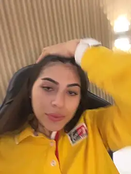 Sarasanders 4 online show from October 11, 2025, 4:13 am