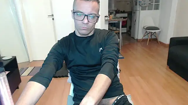 guachin hunk online show from May 4, 2026, 5:22 am