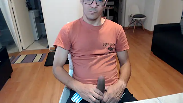 guachin hunk online show from May 17, 2026, 10:32 pm