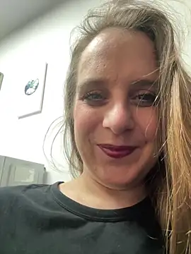 Snapshot of LadyChantale chatting on April 1, 2026, 6:37 am LadyChantale online show from April 1, 2026, 6:37 am