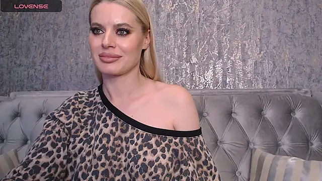 Snapshot of BlondieStar chatting on February 4, 2025, 10:34 pm BlondieStar online show from February 4, 2025, 10:34 pm