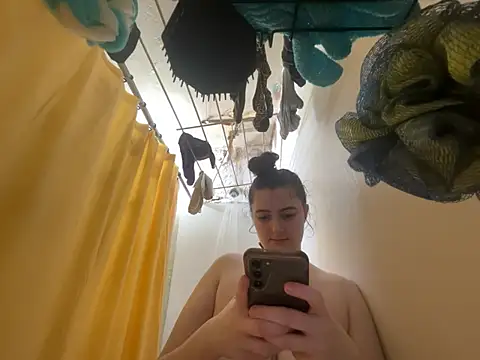 Snowbunnycake 131 online show from February 8, 2026, 1:31 pm