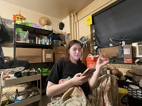 Snowbunnycake 131 online show from May 25, 2026, 1:16 am